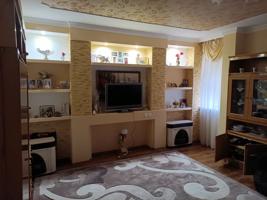 3хкімнатний будинок з прибудовами, великою ділянкою та гаражем
