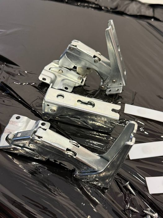 Дверні петлі (кронштейни) для холодильника