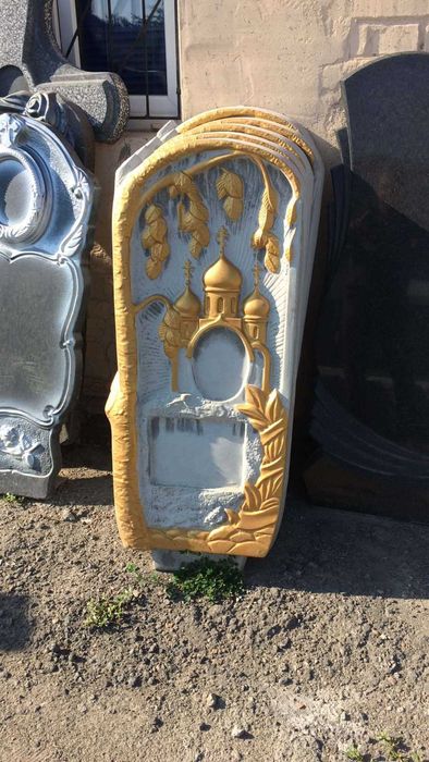 Пам'ятники , бетонні, гранітні з мармурової крихти, вази ,лампадки ...