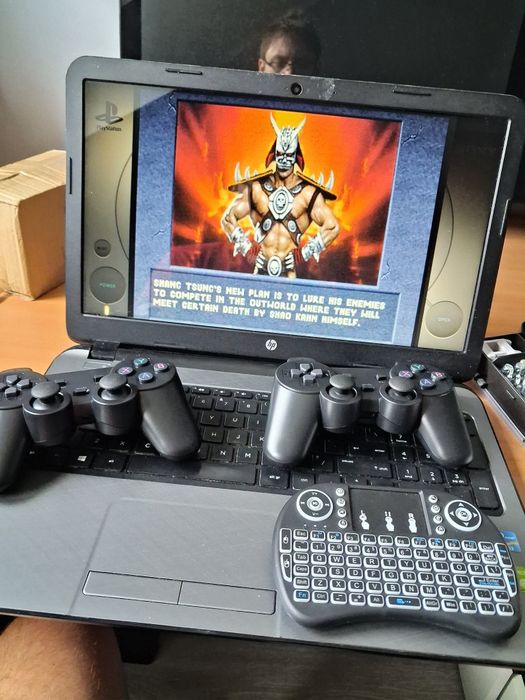 Sprzedam latop/konsola 30 tysięcy gier 6 GB ramu 500 dysk  czytaj opis