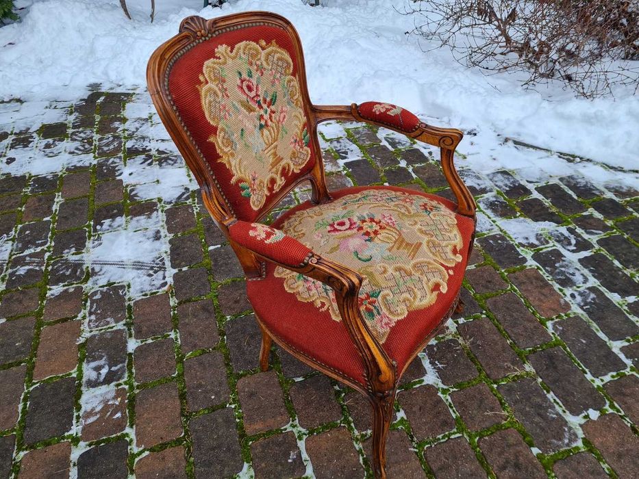 fotel ludwikowski Krzesło stylowe haftowane