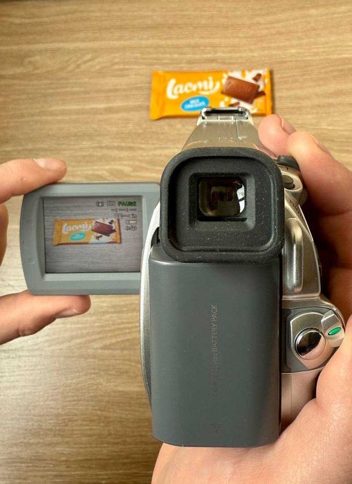 Відеокамера Canon DM-MV650i