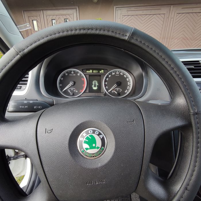 BDB Skoda Fabia II 1,4 16v PB klima NAVI 1 lakier OC/PT 11.26 bez RDZY