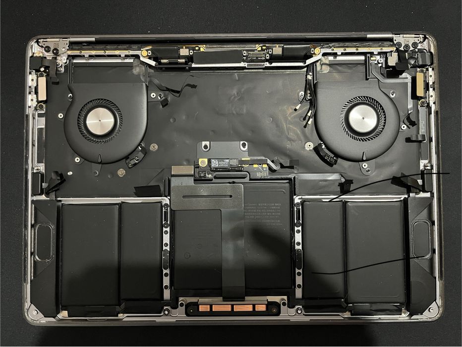 Корпус Apple Macbook Pro A2251 На запчастини (Без плати)