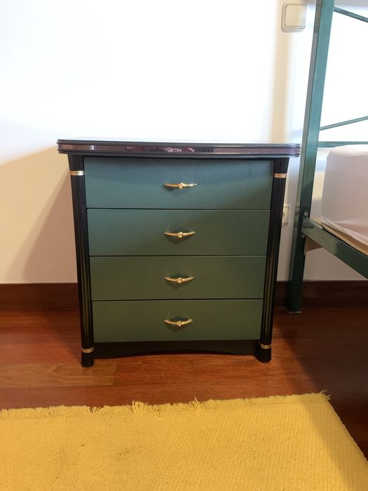 Cama de casal em ferro + colchão + 2 mesas de cabeceira 180x135