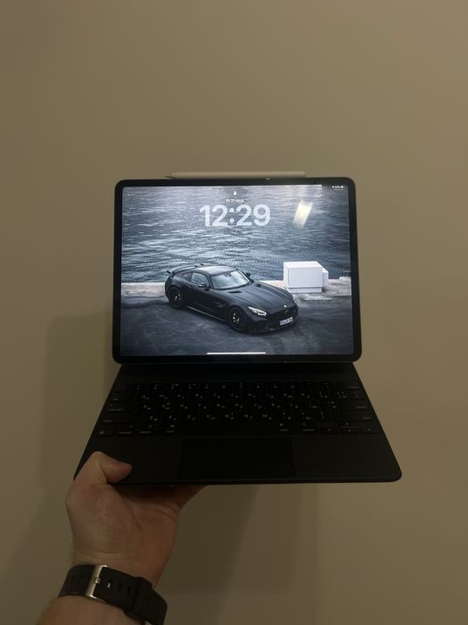 Apple iPad Pro 12.9 Apple pencil Magic Keyboard в стані нового
