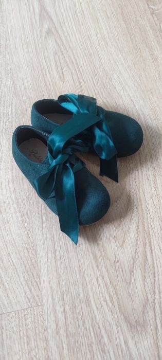 Sapatos de menina com laço em cetim (tam. 23)