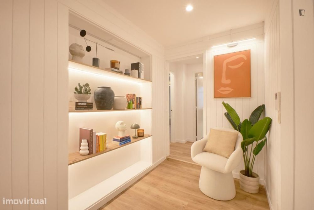 Quarto - localizado em Campolide Lisbon