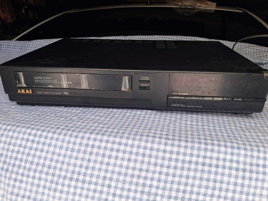 Продам відеомагнітофон АКАЙ (Японія) у гарному стані
