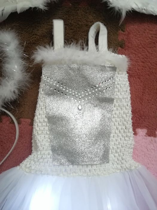 Piękny strój aniołek