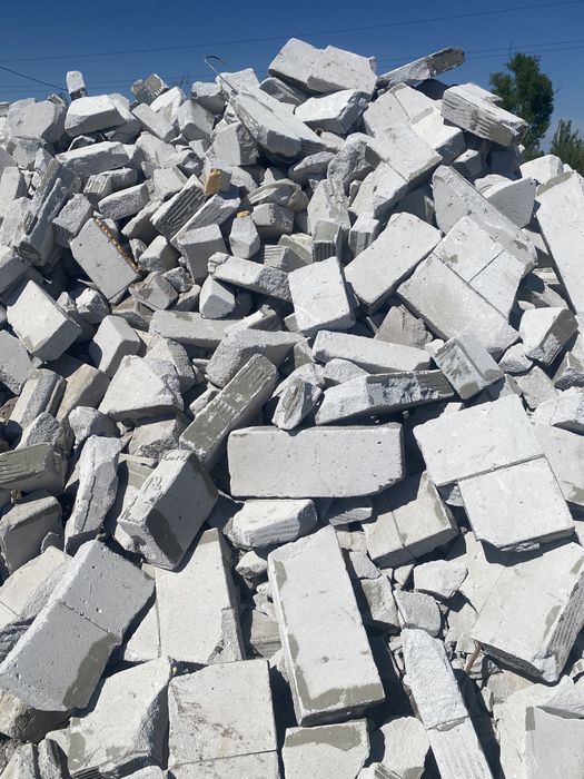 Бой кирпичний , асфальтний, пеноблок , дроблений бетон , крошка.