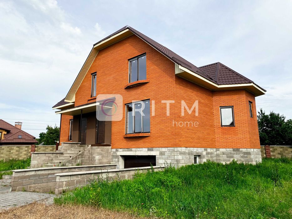 Продаж половини будинку 187.8 м2 + 4 сот. ділянка по вул. Липлянська в районі Вишків.