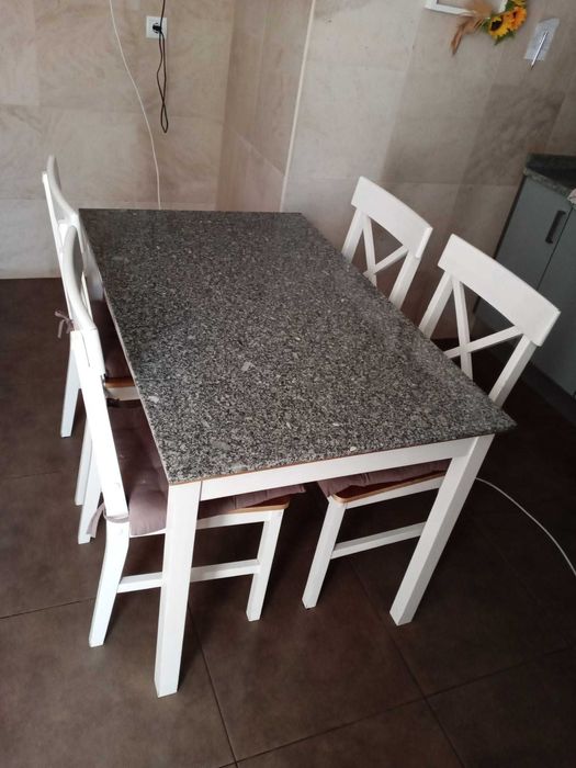 Mesa de cozinha com tampo de pedra64586276738178120