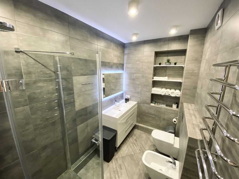 Найкраща трикімнатна квартира в центрі - Безключовий доступ!