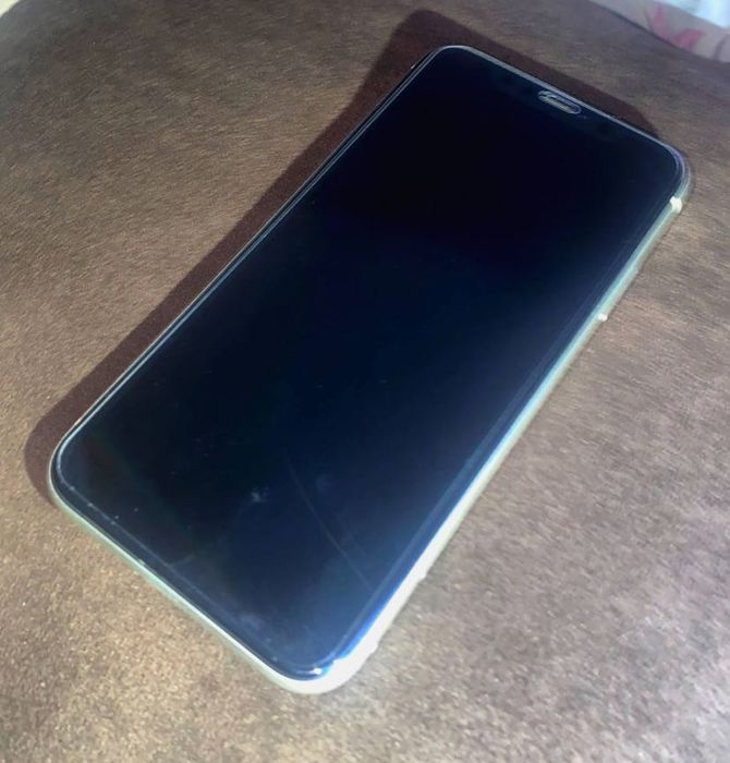 Айфон 11 64 ГБ 77% батарея