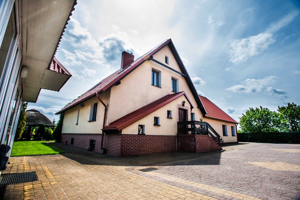 Dom i zabudowa gospodarcza, gospodarstwo na działce 7500 m.