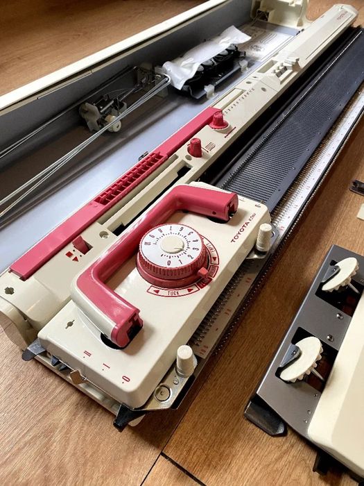 вязальная машинка Toyota