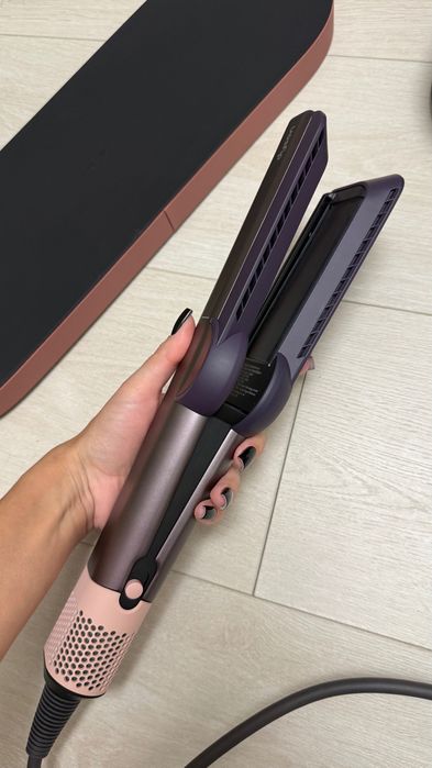 Продаю оригінальний Dyson Airstrait