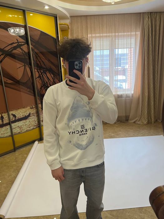 Givenchy shark,new,size:S,M