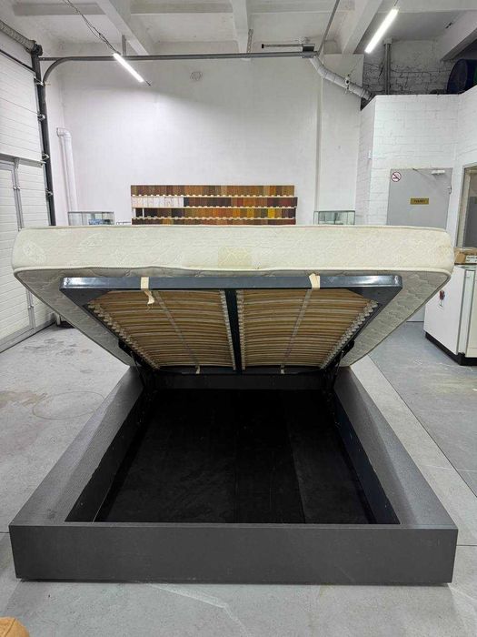 Ліжко з матрасом