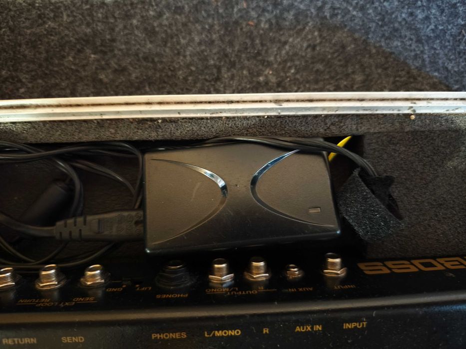 Boss GT-100 + Flight Case + Transformador + Pack de Timbres