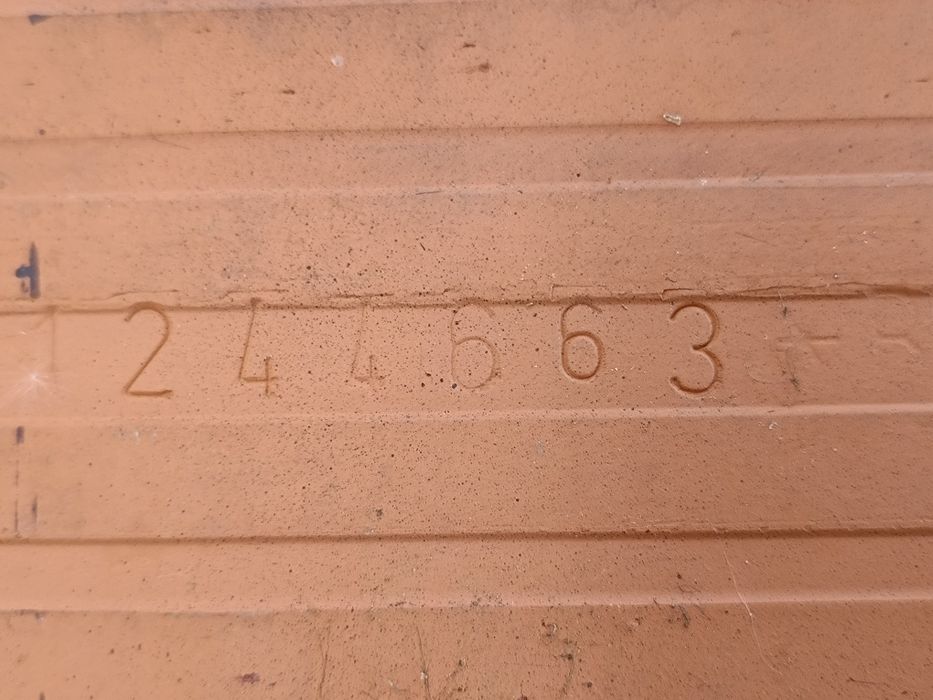 Dachówka ceramiczna karpiówka Braas Opal czarna