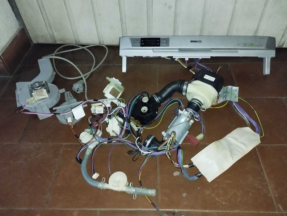 Peças Maq loiça BEKO 6831 X