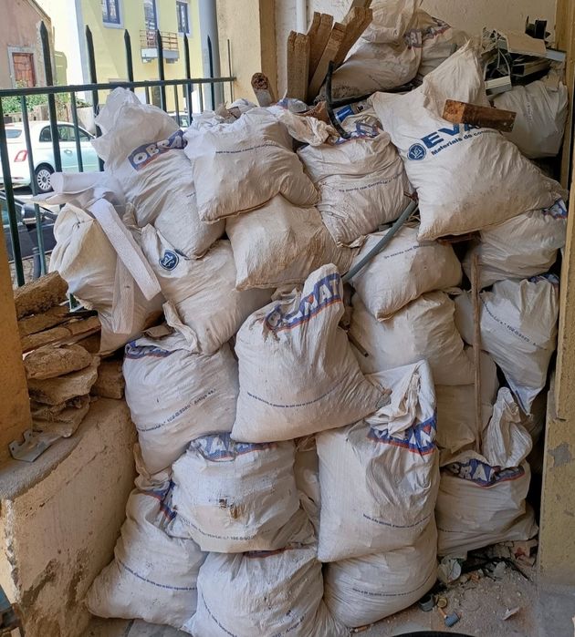 DEMOLIÇÕES E LIMPEZAS de terrenos, armazéns, moradias e arrecadações