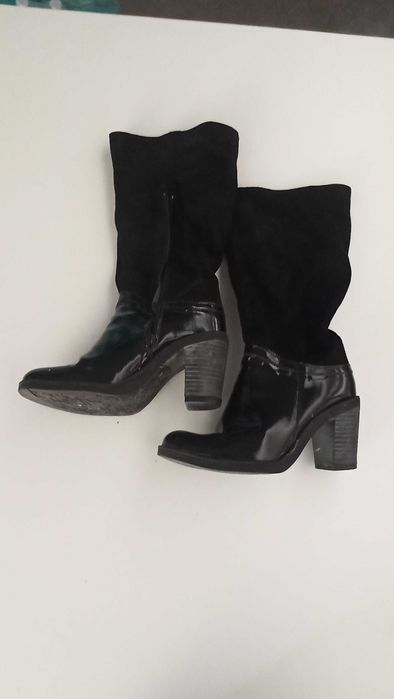 sapatos, botas tacão e compensados
