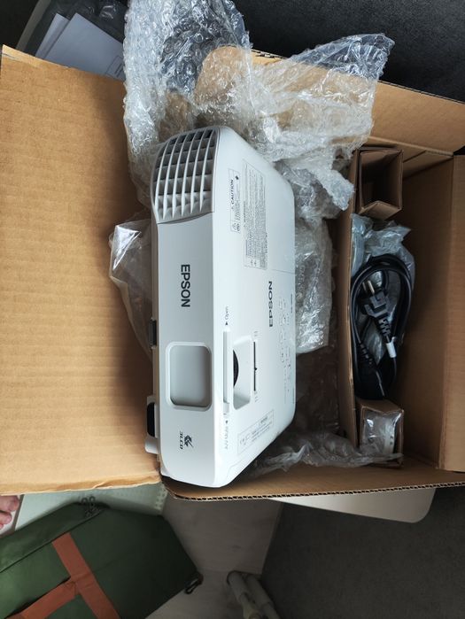 Проектор Epson EB-W06