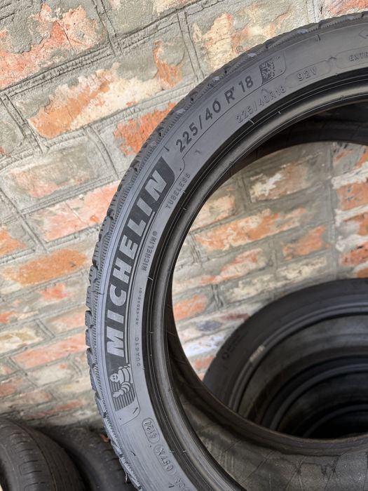 Резина Зима б/у Michelin 225/40R18