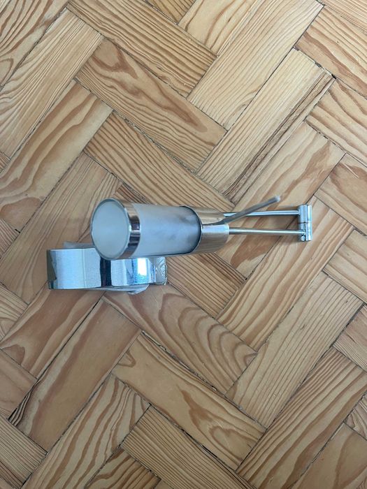 Aplique cromado da AREA