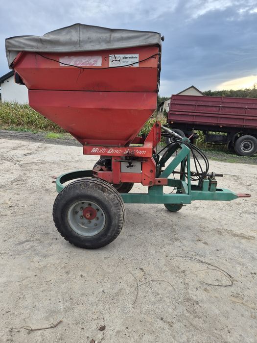 Rozsiewacz kuhn mds 921( rauch) + wózek, Rozsiewacz  na wózku