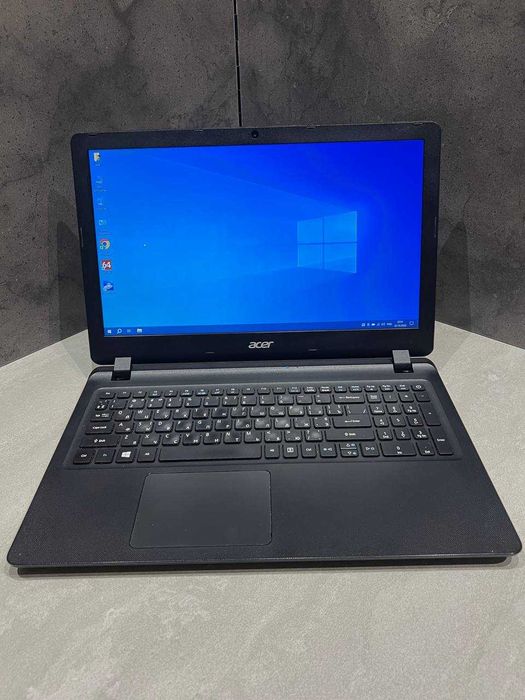 Acer Aspire ES1-572 / Intel Core i3-6006U / 8GB RAM / SSD 240GB