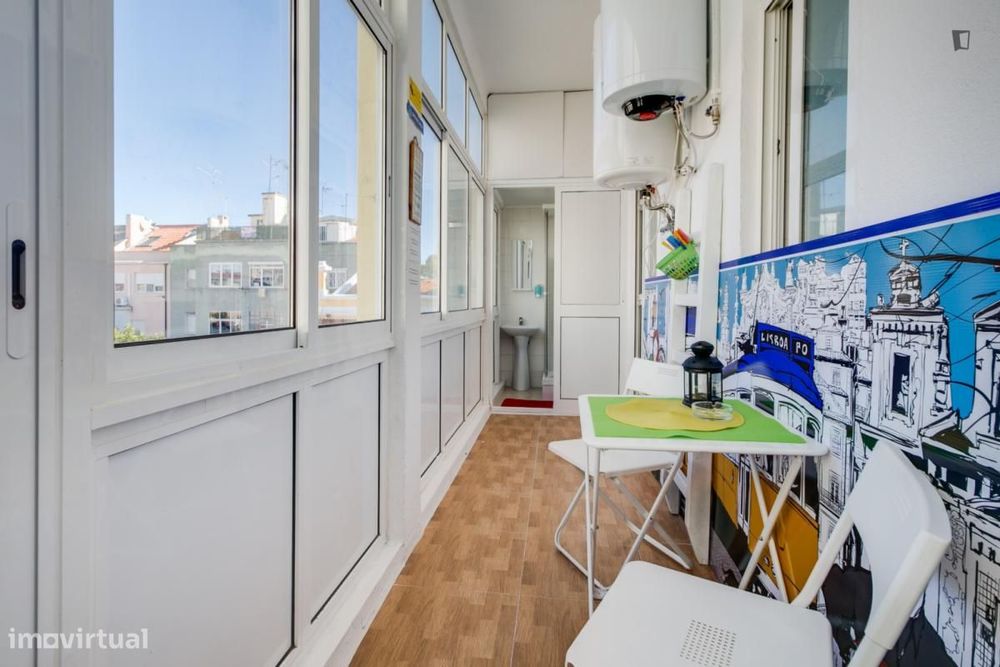 Quarto - localizado em Arroios Lisbon