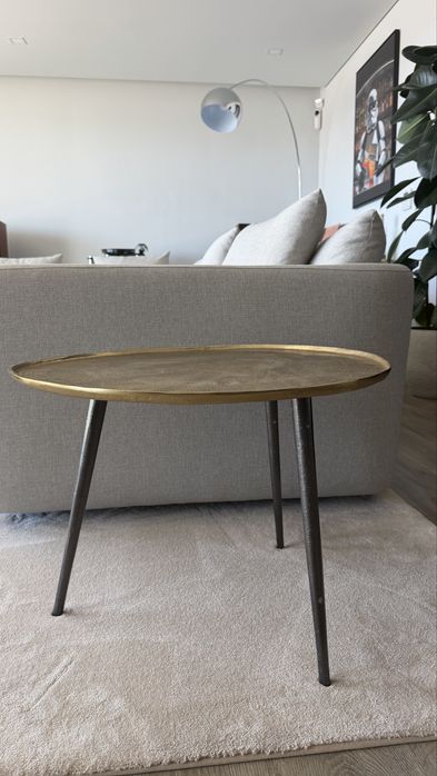 Mesa de apoio AREA em metal – dourado / efeito latão