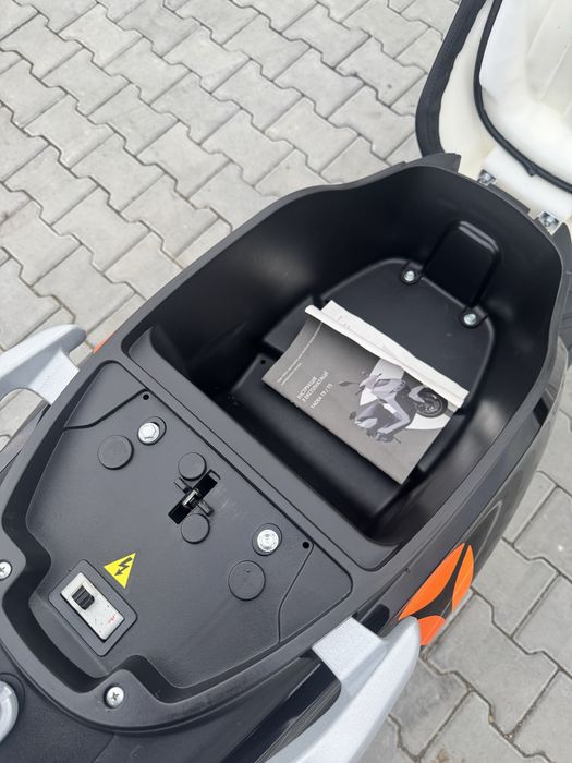 Електроскутер Yadea T9 2025 року