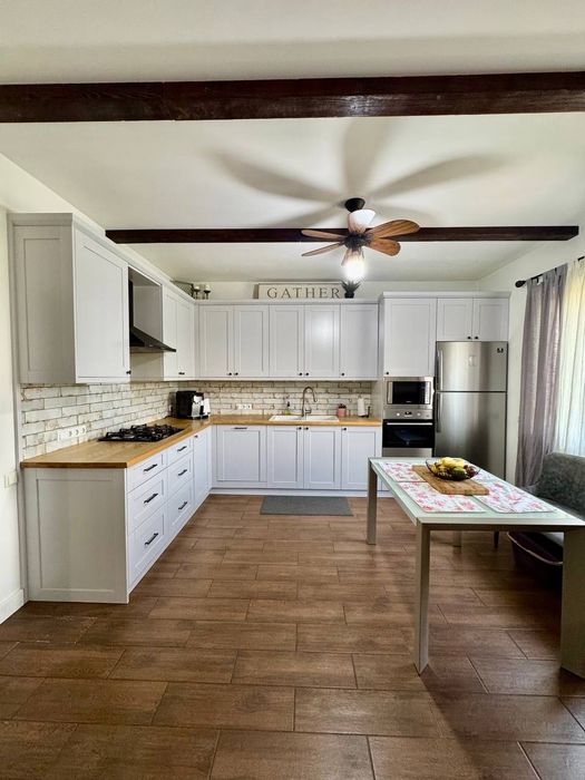 Продаж двоповерхового будинка з ремонтом та меблями