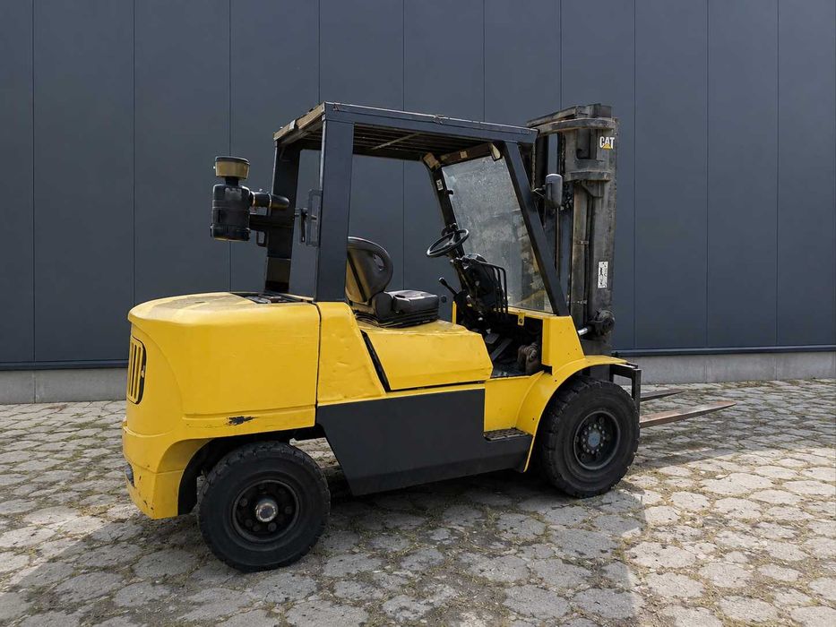 Wózek widłowy CAT DP45K – Diesel – Udźwig 4,5 tony