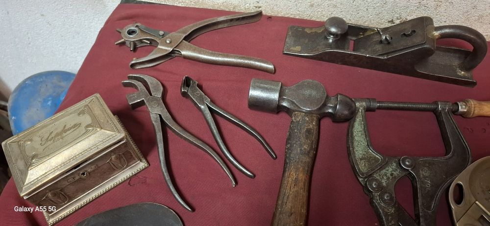 várias ferramentas antigas ( veja a descrição)