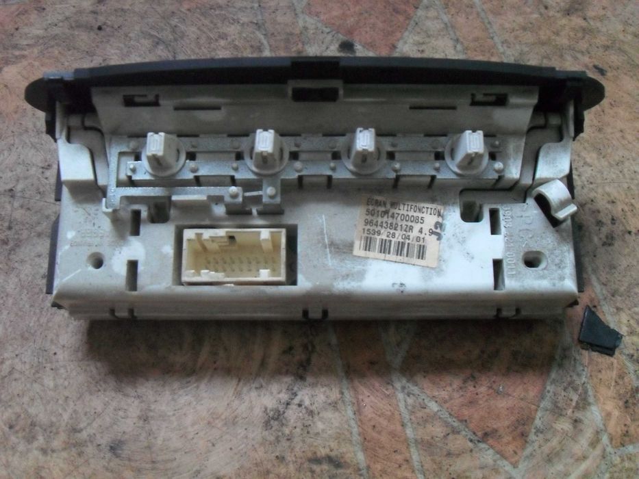 Ekran radia Peugeot 206