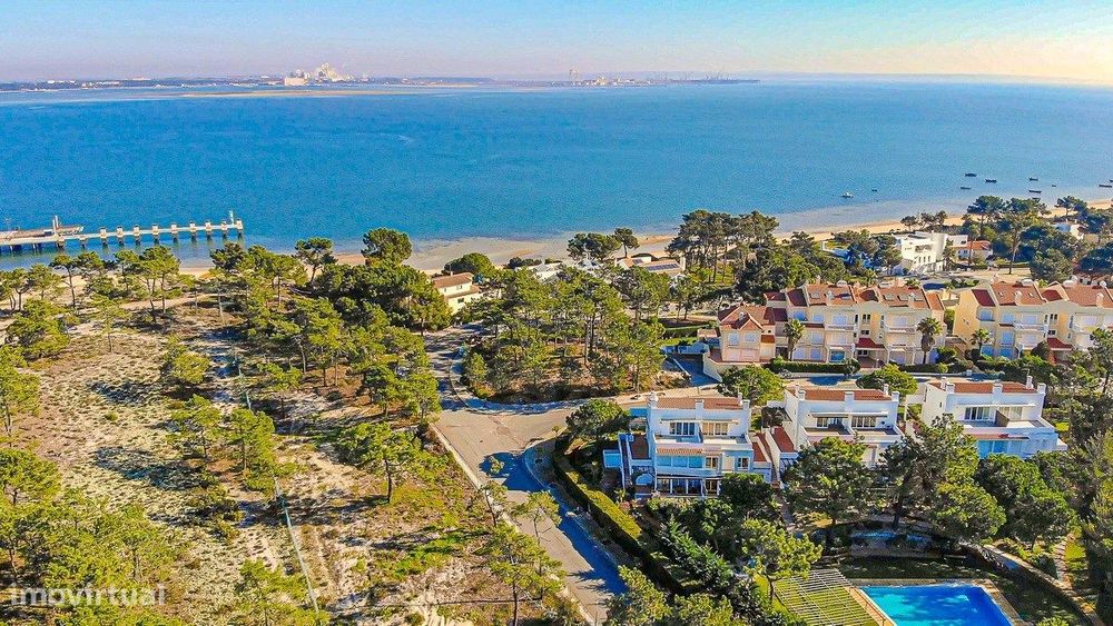 Terreno urbano em Tróia para construção