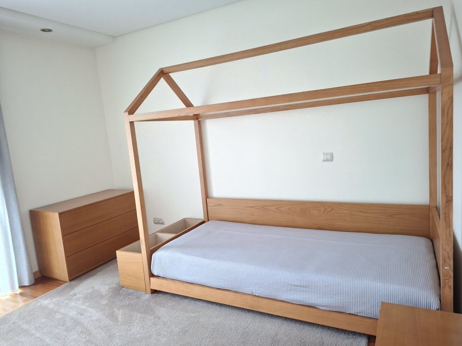 Quarto de criança Montessori em carvalho