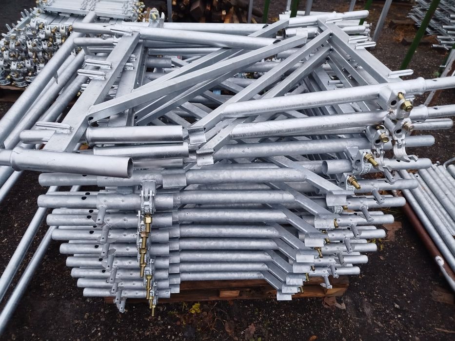 Rusztowania elewacyjne plettac