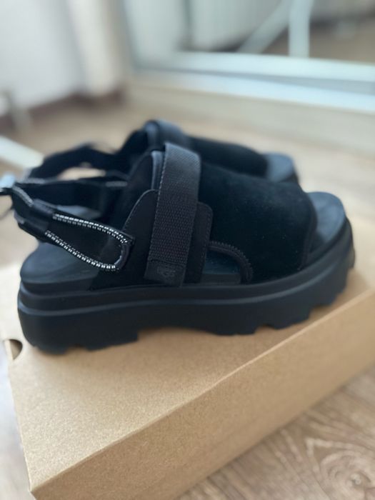 Босоніжки, сандалі на високій підошві Ugg