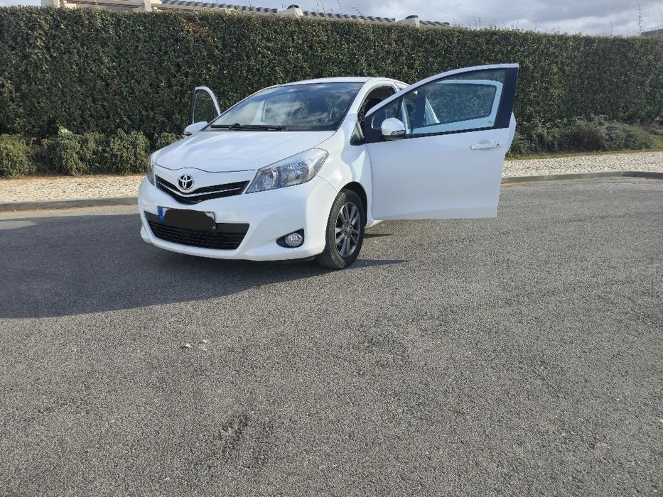 Toyota Yaris com AR Condicionado