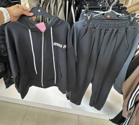 Одяг для дівчаток