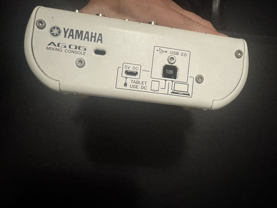 Mesa yamaha AG06 oferta de cabos