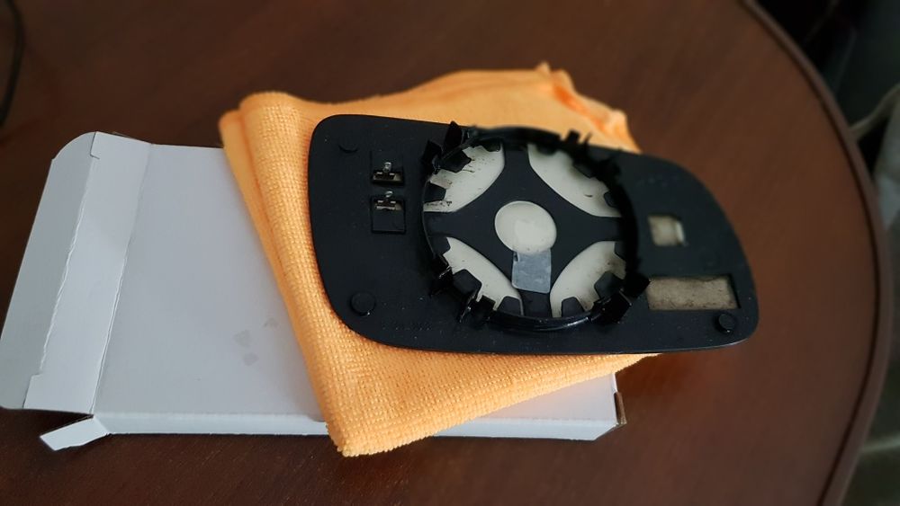 Зеркальный элемент шкода тур