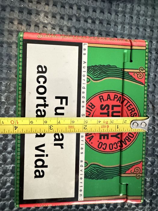 Caixa de Tabaco Lucky  Strike